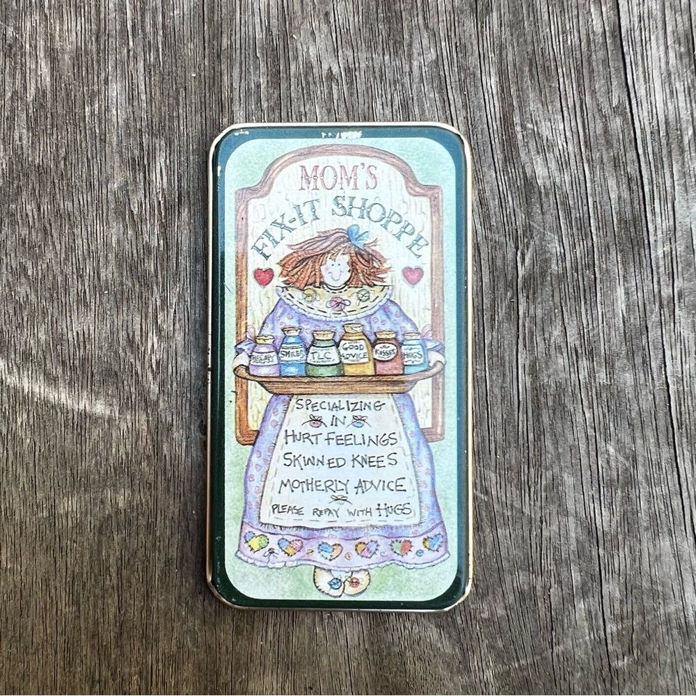 Vintage 1997 Tin Lid Refrigerator Magnet "Mom's Fix-It Shoppe" Cottagecore